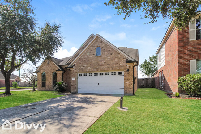 5803 Saddle Bred Dr in Houston, TX - Foto de edificio - Building Photo