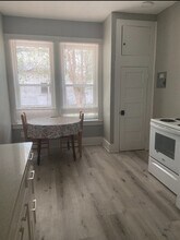 903 N Jefferson St, Unit Apt 1 in Beeville, TX - Building Photo - Building Photo