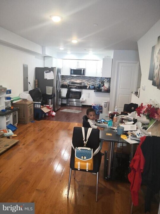 617 N 11th St in Philadelphia, PA - Building Photo