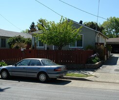 541-543 Rollins Rd in Burlingame, CA - Building Photo