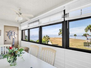 656 Windrush Bay Dr, Unit 656 in Tarpon Springs, FL - Foto de edificio - Building Photo