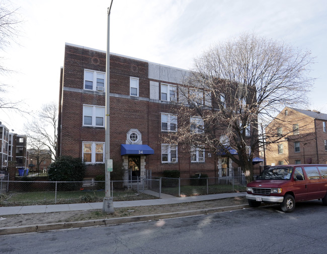 Tel Court Cooperative in Washington, DC - Foto de edificio - Building Photo