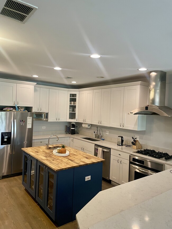 property at 1517 N Ashland Ave