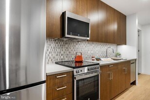 1 S 12th St, Unit 1B-1-19E in Philadelphia, PA - Building Photo