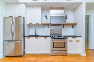 55-27 Myrtle Ave, Unit 204 in Queens, NY - Building Photo - Building Photo