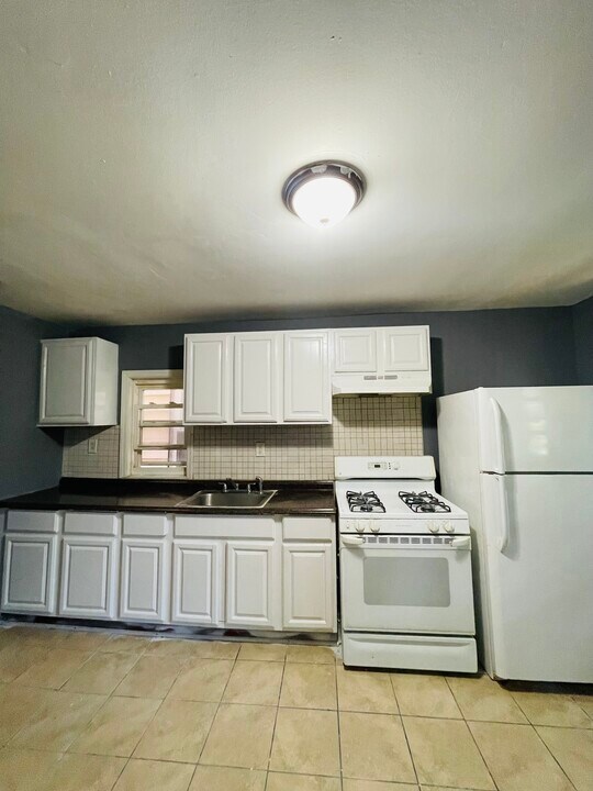 449 Avon Ave, Unit 2 in Newark, NJ - Building Photo