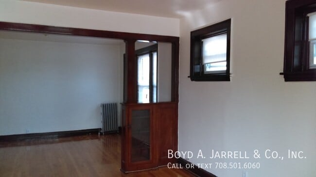 property at 9546 S Prairie Ave