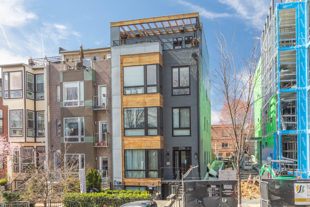2216 11th St NW in Washington, DC - Foto de edificio