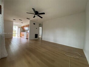 6132 SW 39th St in Miramar, FL - Building Photo - Building Photo