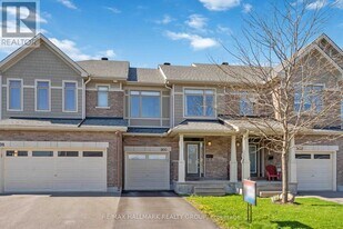 900 Littlerock St in Ottawa, ON - Building Photo