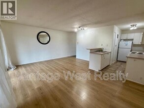 1761-1761 Pandosy St in Kelowna, BC - Building Photo - Building Photo