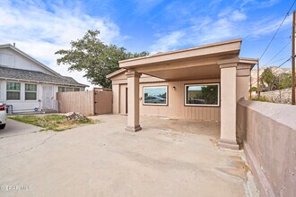 3225 Fort Blvd in El Paso, TX - Building Photo - Building Photo
