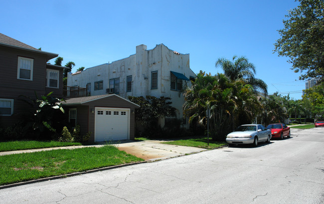 1033 Bay St NE in St. Petersburg, FL - Building Photo - Building Photo