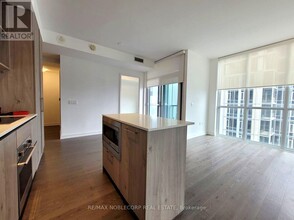 1-4701 Yorkville Ave in Toronto, ON - Building Photo - Building Photo