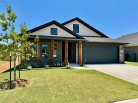 3236 Pagoda Pead Dr in Yukon, OK - Building Photo