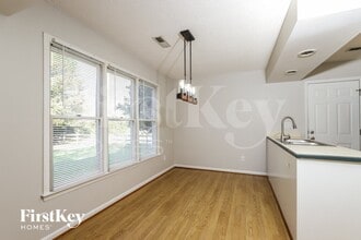 2071 Saponi Village Ct in Winston-Salem, NC - Foto de edificio - Building Photo