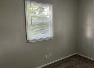 15 Sherwood Ct in Champaign, IL - Building Photo - Building Photo