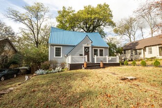 121 S Duncan Ave in Fayetteville, AR - Foto de edificio - Building Photo