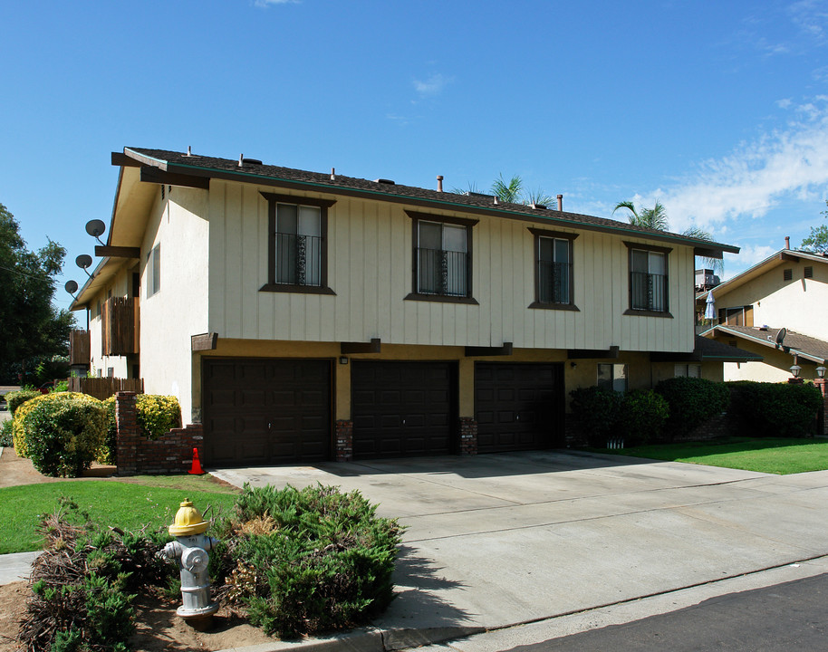 2622 E Andrews Ave in Fresno, CA - Building Photo