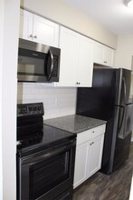 10015 Groh Rd-Unit -6 - UPG+ in Grosse Ile Township, MI - Building Photo - Building Photo