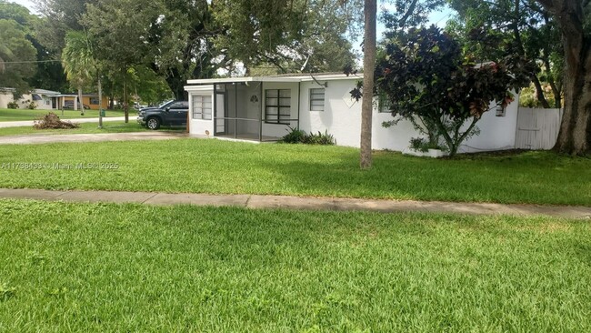 1301 NW 58th Ave in Margate, FL - Building Photo - Building Photo