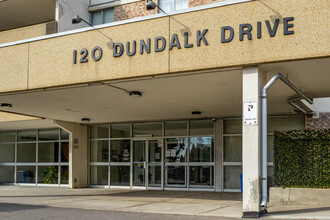 120 Dundalk Dr in Toronto, ON - Building Photo - Building Photo