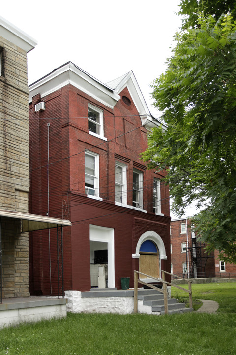 923 S 1st St in Louisville, KY - Building Photo