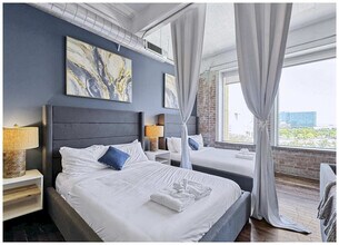 555 Evergreen St, Unit SI ID1075579P in Dallas, TX - Building Photo - Building Photo