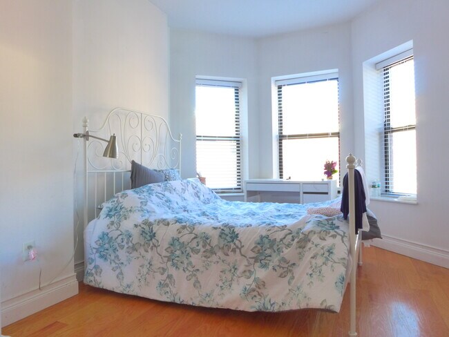 60 Louis Prang St