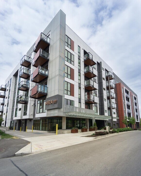 1085 103rd Ave NE in Bellevue, WA - Building Photo