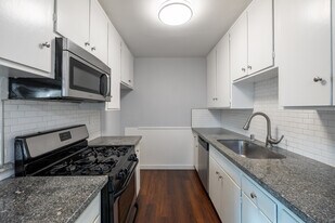 12210 Magnolia Blvd in Valley Village, CA - Building Photo