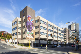 Skyview Downtown in Springfield, MA - Foto de edificio - Building Photo