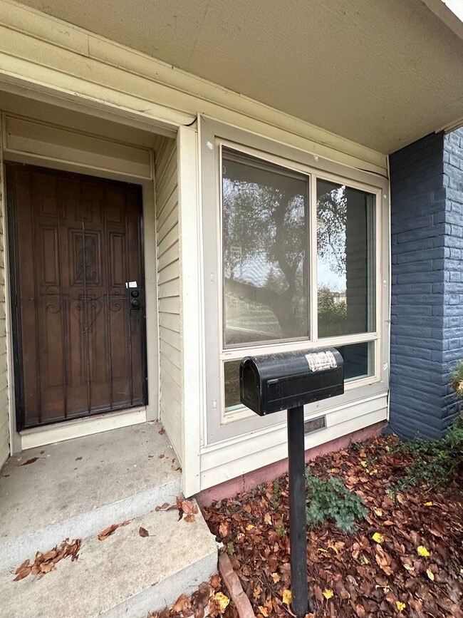 7426 Alma Vista Wy in Sacramento, CA - Building Photo - Building Photo