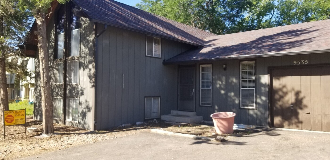 9535 E Chenango Ave in Greenwood Village, CO - Building Photo