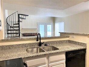 11530 N May Ave, Unit 201 in Oklahoma City, OK - Building Photo - Building Photo