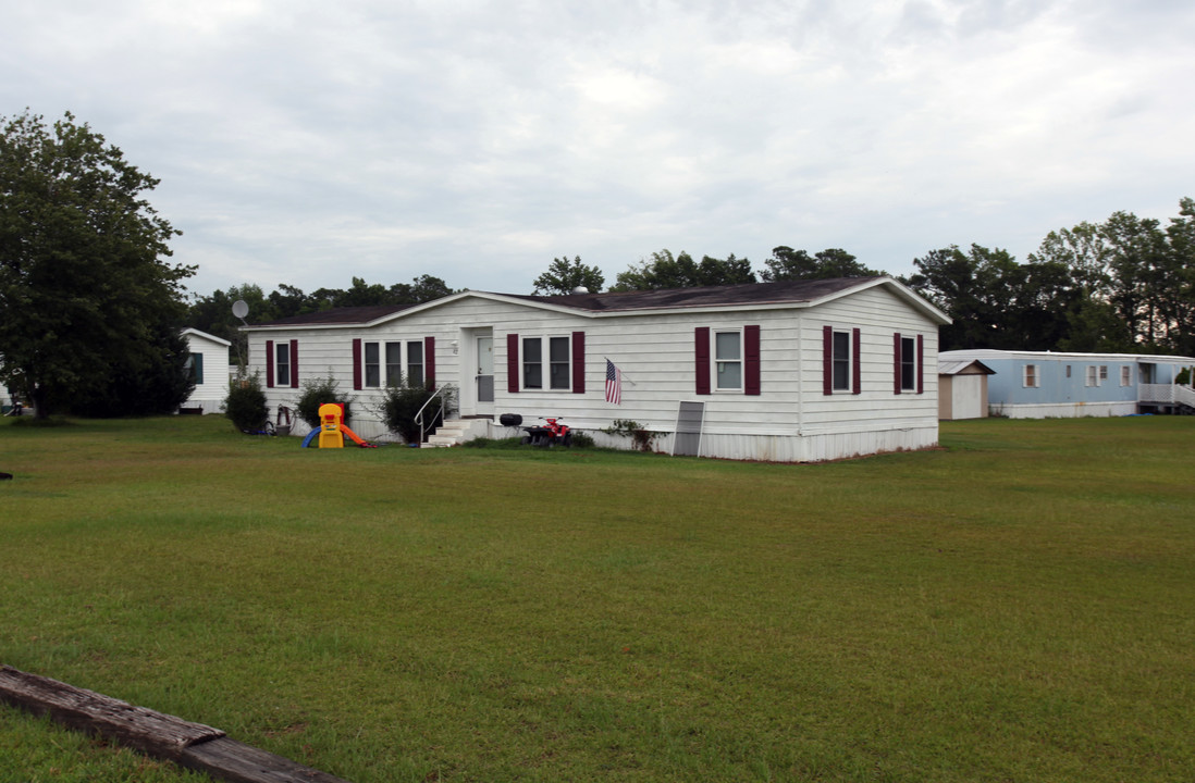 Mill Creek MHC in Sneads Ferry, NC - Building Photo