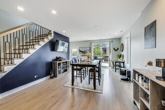 2429 W Augusta Blvd in Chicago, IL - Foto de edificio - Building Photo