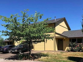 4225 Mahrt Ave SE in Salem, OR - Building Photo