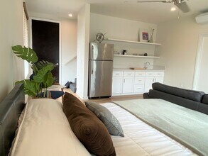 5601 W 78th St, Unit 12 in Los Angeles, CA - Building Photo - Building Photo