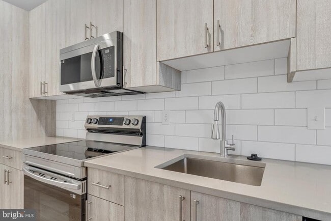 1243 W Westmoreland St in Philadelphia, PA - Building Photo - Building Photo