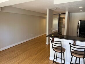 3927 Nobel Dr in San Diego, CA - Building Photo - Building Photo