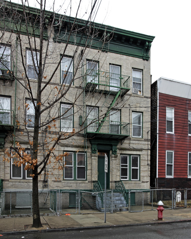 1053 West Side Ave in Jersey City, NJ - Building Photo - Building Photo