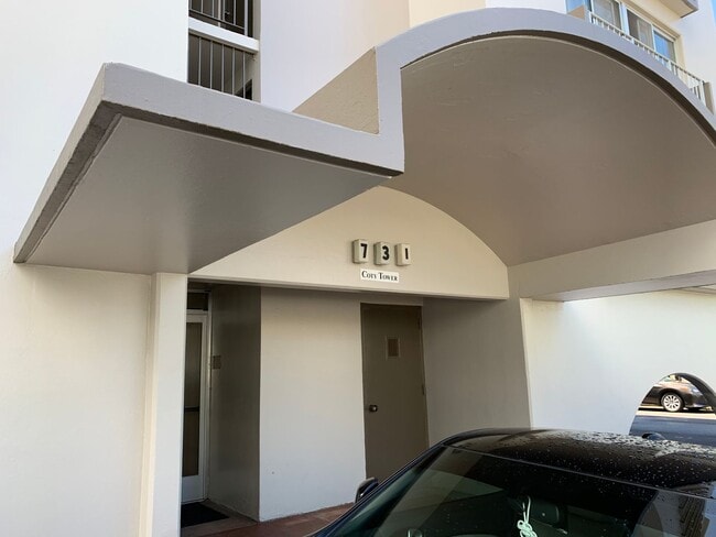 731 Amana St in Honolulu, HI - Building Photo - Building Photo