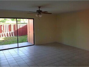 10527 NW 8th St, Unit 8108 in Pembroke Pines, FL - Building Photo - Building Photo