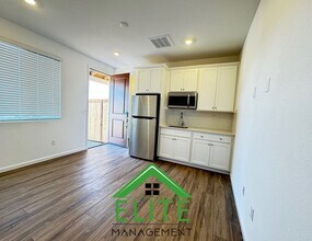 7300 Fawnbar Wy in Sacramento, CA - Building Photo - Building Photo