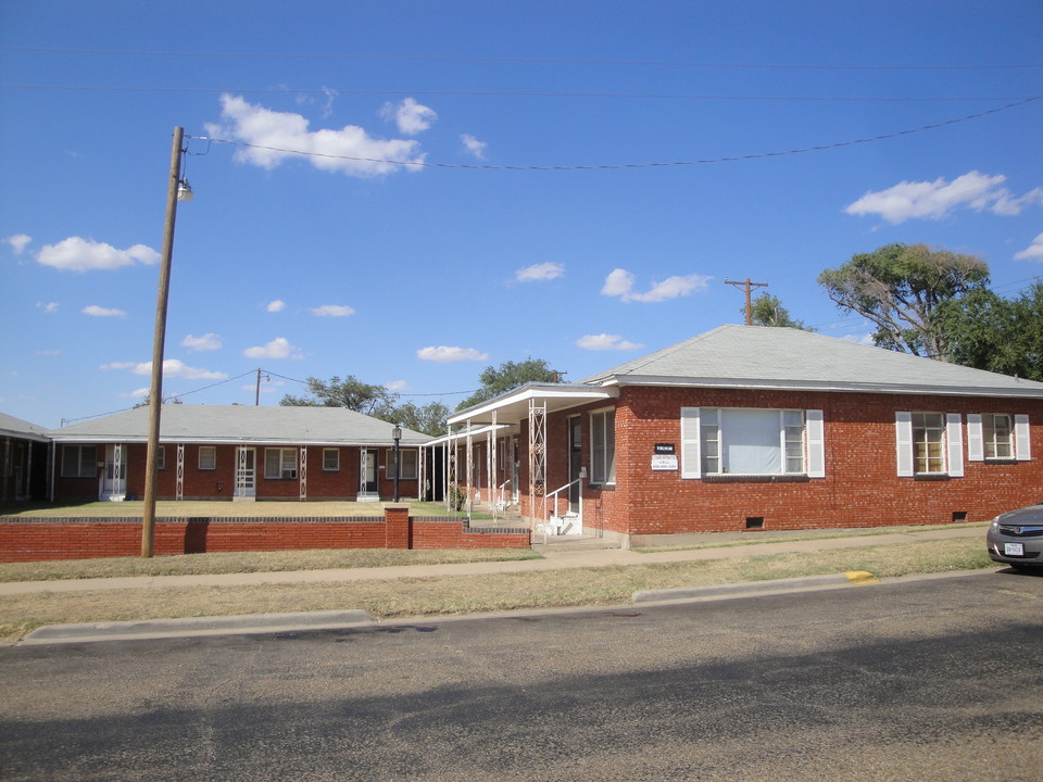 The Virginian Apartments in Borger, TX - Building Photo