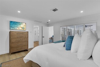 740 Park Shore Dr in Naples, FL - Building Photo - Building Photo