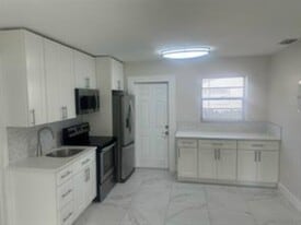 1227 NW 6th Ave, Unit A in Fort Lauderdale, FL - Building Photo