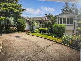 571 Richmond Rd in East Meadow, NY - Building Photo