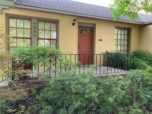 property at 6803 San Mateo Blvd